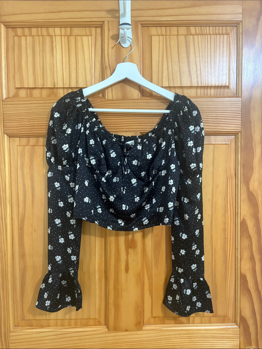 Nordstrom Size Small Black Floral Cropped Long-Sleeve Blouse